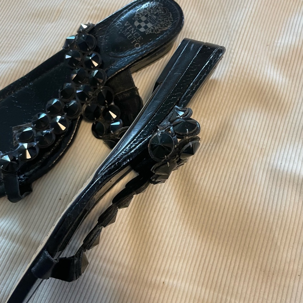 Vince Camuto Women's Black Leather Wedge Sandal Size 8 - Picture 3 of 6